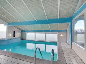 Bazén v ubytování Holiday Home Crista - 500m from the sea by Interhome nebo v jeho okolí