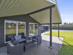 Zahrada ubytování Holiday Home Susan - 600m from the sea by Interhome