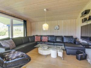 Posezení v ubytování Holiday Home Susan - 600m from the sea by Interhome