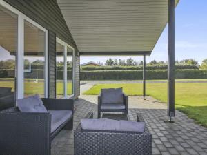 Posezení v ubytování Holiday Home Susan - 600m from the sea by Interhome
