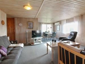 Posezení v ubytování Holiday Home Jarla - 250m from the sea by Interhome