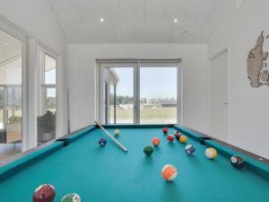 Biliár nebo kulečník v ubytování Holiday Home Ambra - 950m from the sea by Interhome