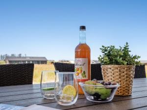 Nápoje v ubytování Holiday Home Ambra - 950m from the sea by Interhome