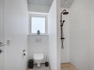 Koupelna v ubytování Holiday Home Ambra - 950m from the sea by Interhome