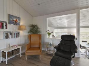 Posezení v ubytování Holiday Home Bertil - 400m from the sea by Interhome