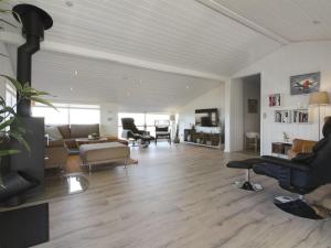 Posezení v ubytování Holiday Home Bertil - 400m from the sea by Interhome