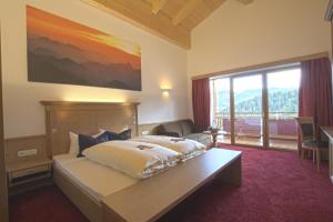 Postel nebo postele na pokoji v ubytování Hotel Garni Lawens