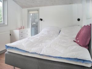 Postel nebo postele na pokoji v ubytování Holiday Home Antonella - 850m from the sea by Interhome