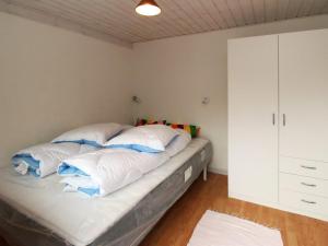 Postel nebo postele na pokoji v ubytování Holiday Home Antonella - 850m from the sea by Interhome