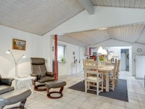 Posezení v ubytování Holiday Home Antonella - 850m from the sea by Interhome