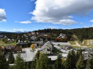 an aerial view of a town with a parking lot at Appartement Bolquère-Pyrénées 2000, 2 pièces, 4 personnes - FR-1-592-55 in Font-Romeu