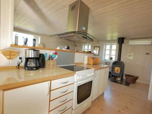 Kuchyň nebo kuchyňský kout v ubytování Holiday Home Tomke - 1-7km from the sea by Interhome