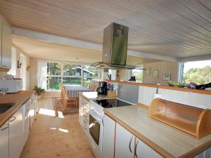 Kuchyň nebo kuchyňský kout v ubytování Holiday Home Tomke - 1-7km from the sea by Interhome
