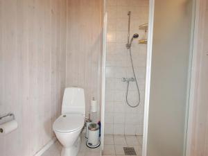 Koupelna v ubytování Holiday Home Tomke - 1-7km from the sea by Interhome