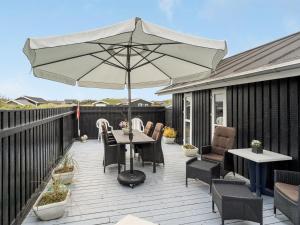 Balkón nebo terasa v ubytování Holiday Home Arwen - 200m from the sea by Interhome