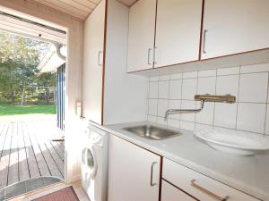 Kuchyň nebo kuchyňský kout v ubytování Holiday Home Tomke - 1-7km from the sea by Interhome