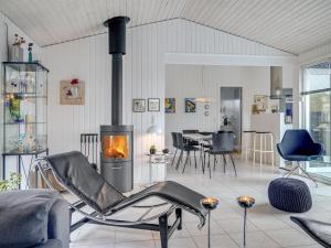Posezení v ubytování Holiday Home Arwen - 200m from the sea by Interhome
