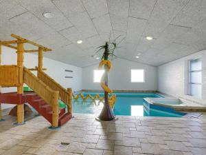 Bazén v ubytování Holiday Home Berenika - 500m from the sea by Interhome nebo v jeho okolí
