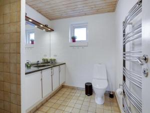 Koupelna v ubytování Holiday Home Berenika - 500m from the sea by Interhome
