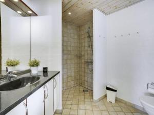 Koupelna v ubytování Holiday Home Berenika - 500m from the sea by Interhome