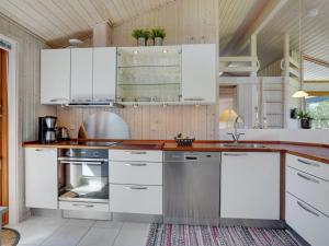 Kuchyň nebo kuchyňský kout v ubytování Holiday Home Jelin - 2-5km from the sea by Interhome