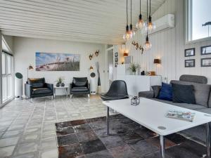 Posezení v ubytování Holiday Home Fehmke - 100m from the sea by Interhome