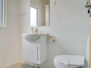 Koupelna v ubytování Holiday Home Mylius - 100m from the sea by Interhome