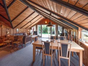 Restaurace v ubytování Holiday Home Maritha - 950m from the sea by Interhome