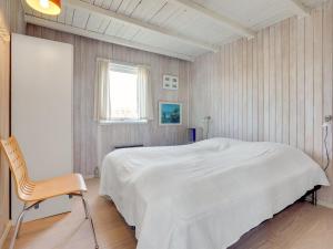 Postel nebo postele na pokoji v ubytování Holiday Home Kulle - 200m from the sea in NW Jutland by Interhome