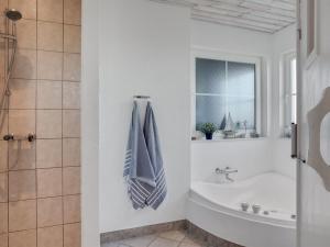 Koupelna v ubytování Holiday Home Maren - 150m from the sea by Interhome