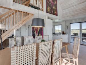 Kuchyň nebo kuchyňský kout v ubytování Holiday Home Maren - 150m from the sea by Interhome