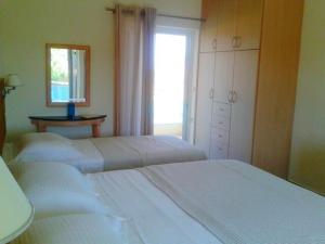 Säng eller sängar i ett rum på Christopoulos Villas