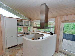 Kuchyň nebo kuchyňský kout v ubytování Holiday Home Hadar - 100m from the sea by Interhome