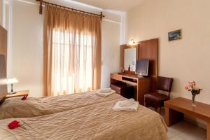 Postel nebo postele na pokoji v ubytování Aeolos Hotel