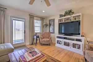 Imagen de la galería de Jersey Shore Getaway with Grill Walk to Beach!, en Belmar