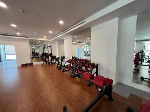 a gym with rows of red chairs in a room at Stylish 1 Bedroom Apartment Near Burj Al Arab (Madinat Jumeirah) in Dubai