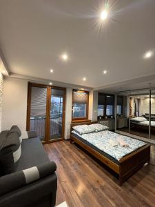 Ένα ή περισσότερα κρεβάτια σε δωμάτιο στο Luxury apartaments Klimatyzacja