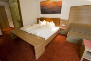 Postel nebo postele na pokoji v ubytování Hotel Garni Lawens
