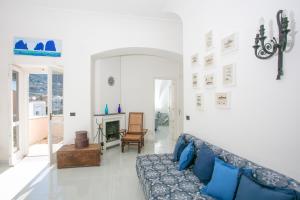 Khu vực ghế ngồi tại La Meraviglia Guest House