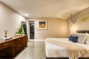 a bedroom with a large bed and a dresser at Eazy Rio by ULIV in Tijuana