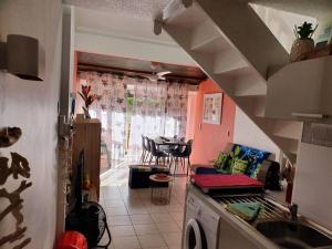 Posezení v ubytování Appartement KER-EOL Résidence CANOUAN Sainte-Anne avec piscine