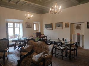 a living room with a table and chairs at Clockwise in Viterbo