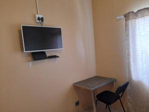 TV a/nebo společenská místnost v ubytování Cozy guesthouse springs