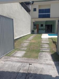 ein leerer Hof vor einem Gebäude in der Unterkunft CASA GRIEBELER in Rio de Janeiro