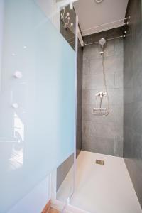 a shower with a glass door in a bathroom at Apartamento 23 en la muralla romana junto a la Catedral in Tarragona +27 photos