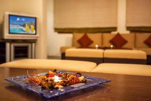 TV a/nebo společenská místnost v ubytování Aeolos Hotel