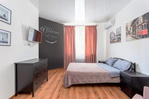 a bedroom with a bed and a dresser and a window at 054 квартира ЖК Софія Резиденс, 1 поверх in Kyiv