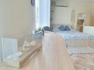 A bed or beds in a room at Lovely Open Space Apartment with Wonderful View