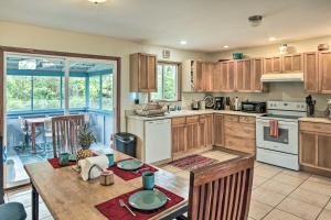 Gallery image of Phoa Home 4 Mi to Kilauea Caverns of Fire! in Pahoa +18 photos