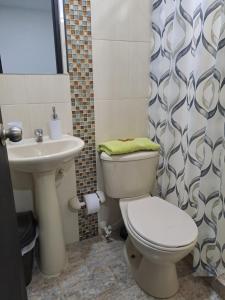 Un baño de Villa Layla Santa Marta 43 fotos más